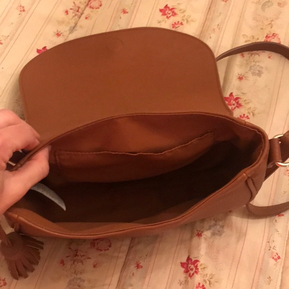 LIKE NEW messenger cross body - Picture 2 of 4